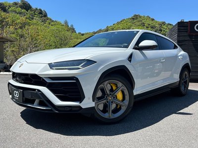LAMBORGHINI URUS - 1