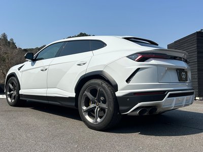 LAMBORGHINI URUS - 4