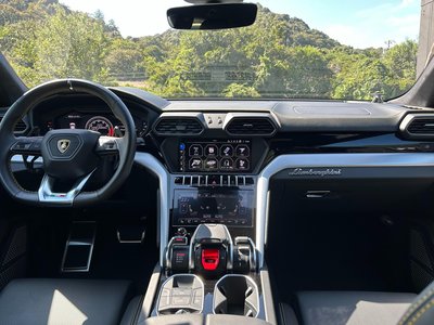 LAMBORGHINI URUS - 5