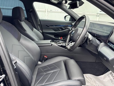 صورة مصغرة 47 لـ 2023 BMW 5 SERIES