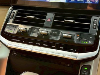 2023 Toyota LAND CRUISER 300 — миниатюра 12