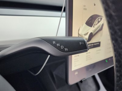 TESLA MODEL Y - 9