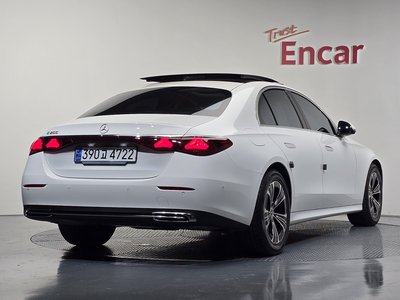 MERCEDES-BENZ E-CLASS - 2