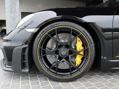 PORSCHE 718 SPYDER - 8