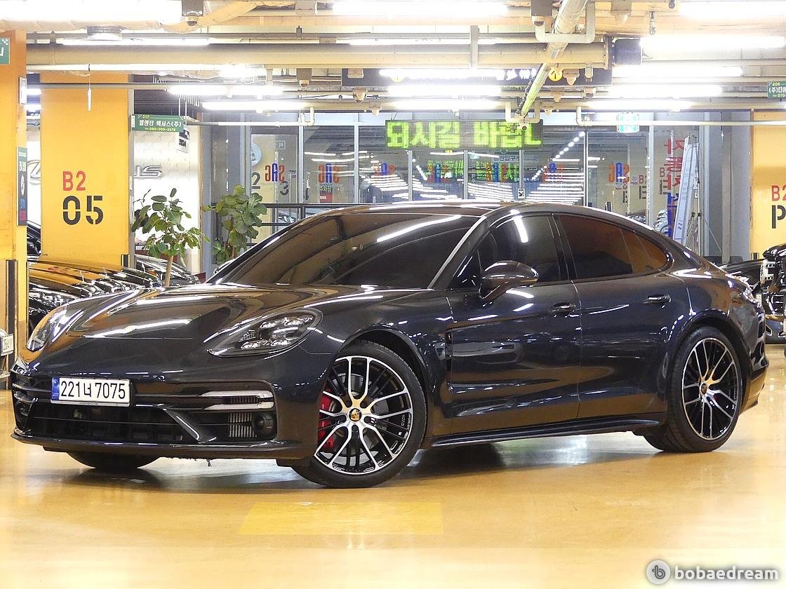 PORSCHE PANAMERA - View 1