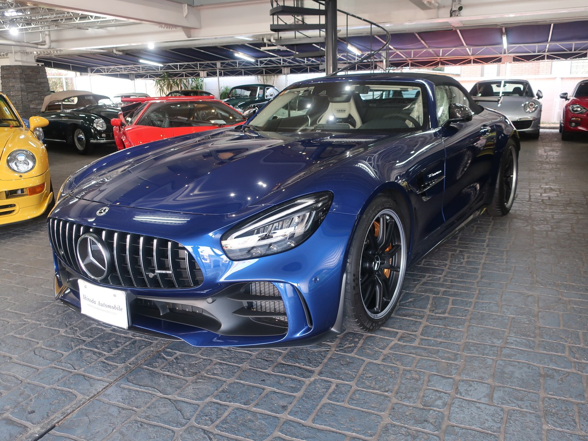 MERCEDES-BENZ GT R ROADSTER AMG - View 1