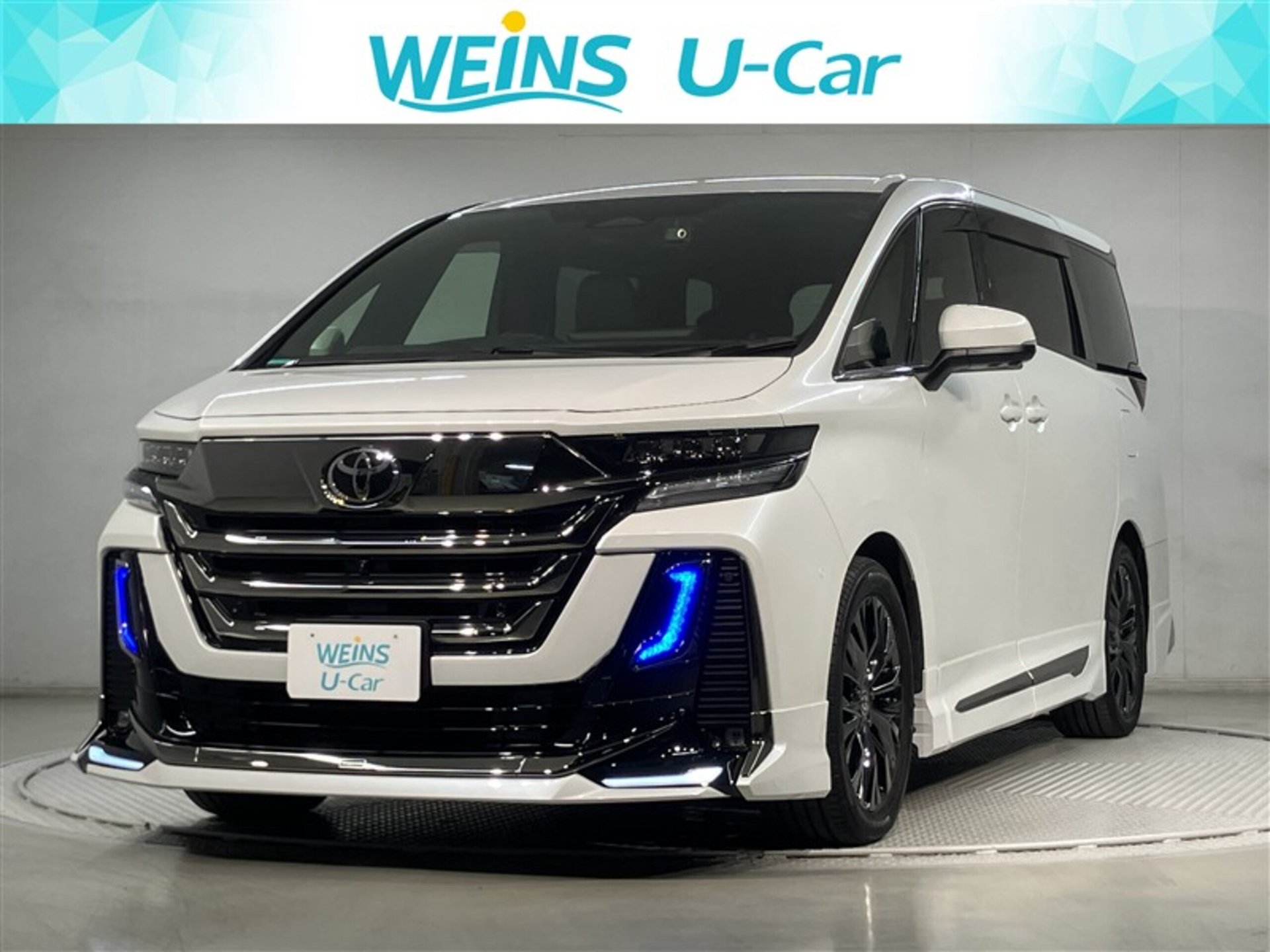 TOYOTA VELLFIRE - View 1