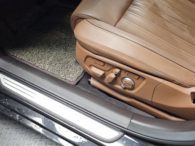 2019 Genesis G90 thumbnail 32