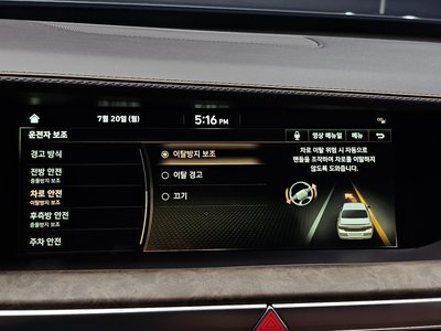 2019 Genesis G90 thumbnail 35