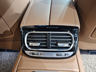 2019 Genesis G90 thumbnail 31