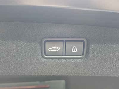 2019 Genesis G90 thumbnail 36