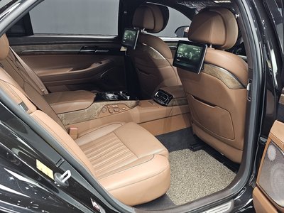 2019 Genesis G90 thumbnail 17