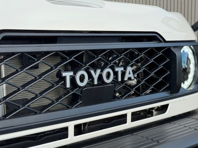 TOYOTA LAND CRUISER 70 - 7