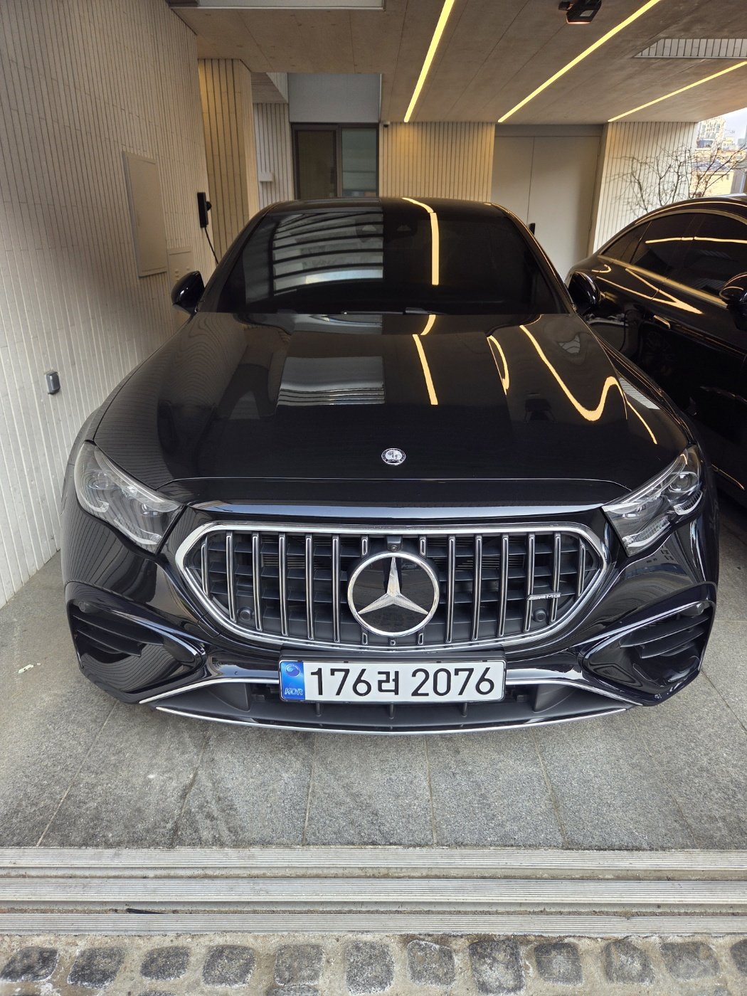 MERCEDES-BENZ E-CLASS - View 1