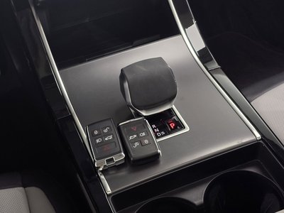 صورة 9 لـ 2025 LAND Rover RANGE ROVER EVOQUE