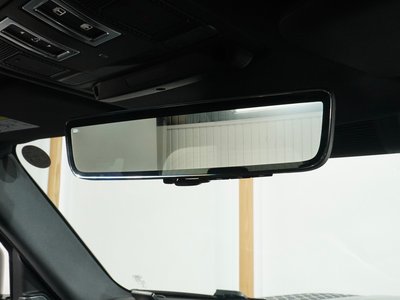 LAND ROVER DEFENDER - 8