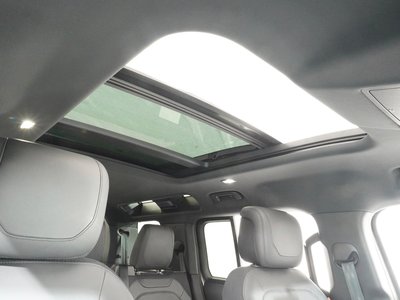 LAND ROVER DEFENDER - 9