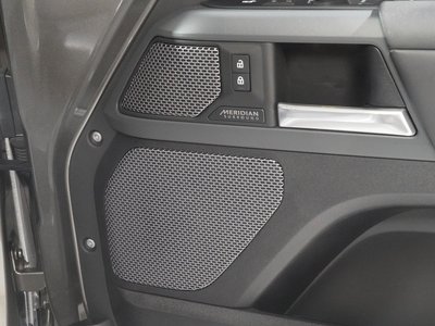 LAND ROVER DEFENDER - 6