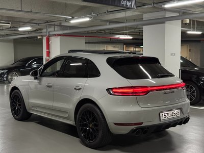 PORSCHE MACAN - 4