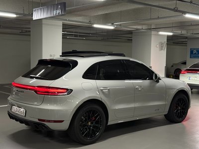 PORSCHE MACAN - 2