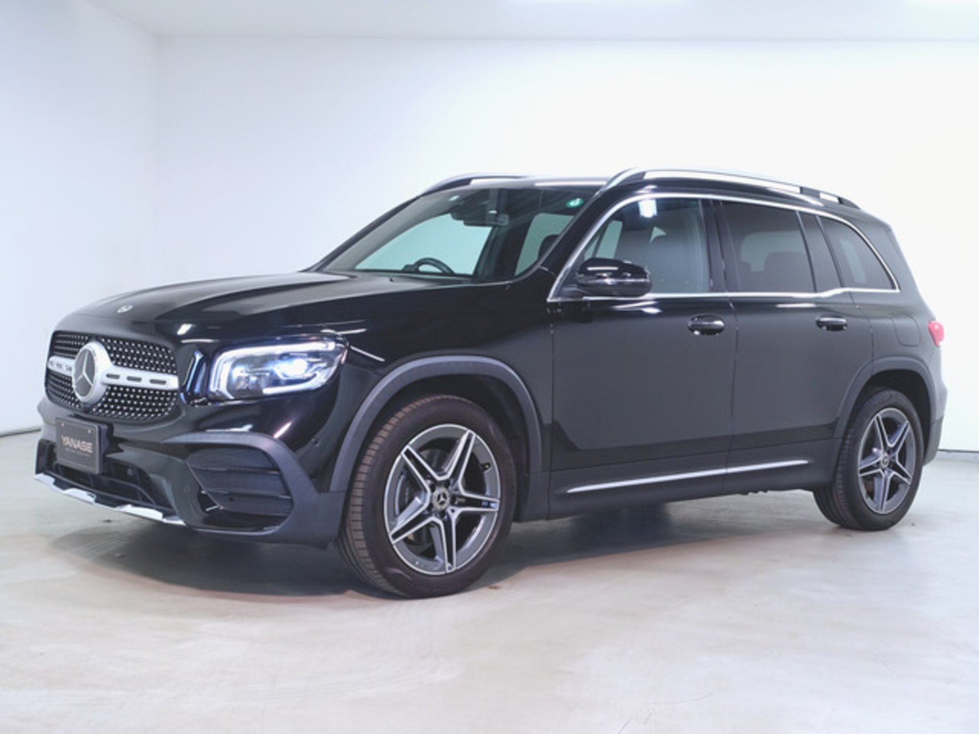 MERCEDES-BENZ GLB - View 1