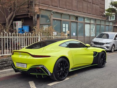 ASTON MARTIN VANTAGE - 6