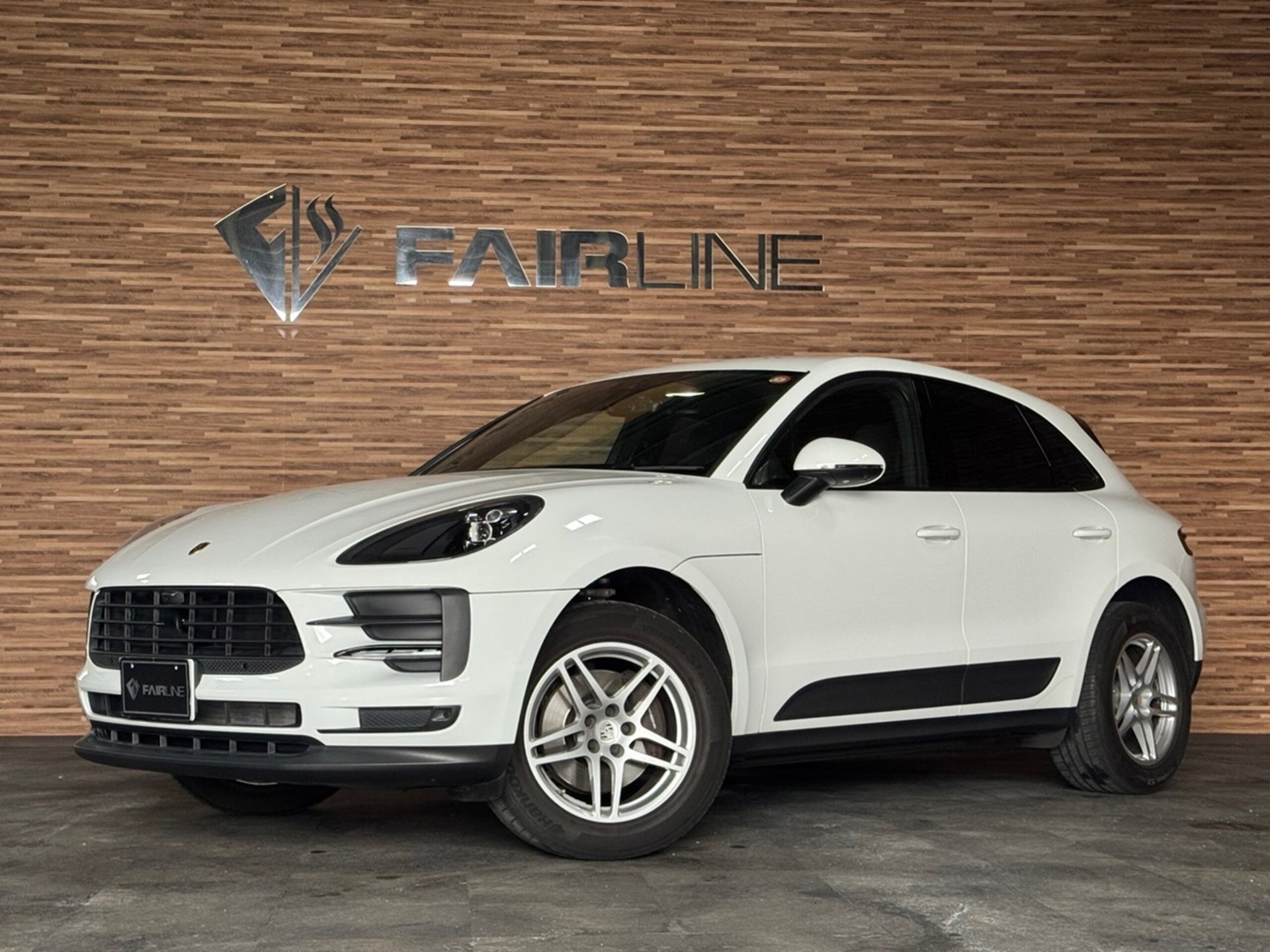 PORSCHE MACAN - View 1
