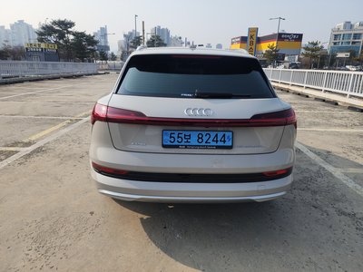 AUDI E-TRON - 3