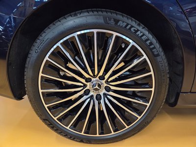 MERCEDES-BENZ E-CLASS - 3