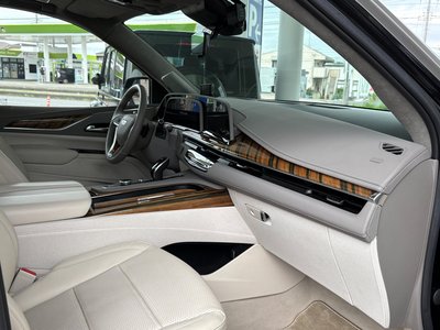 2022 Cadillac ESCALADE — миниатюра 30