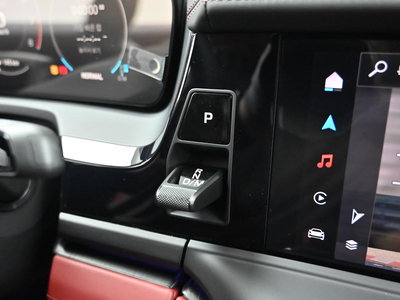 صورة 9 لـ 2025 Porsche PANAMERA