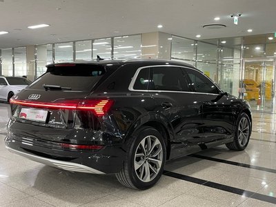 2022 AUDI E-TRON photo 5