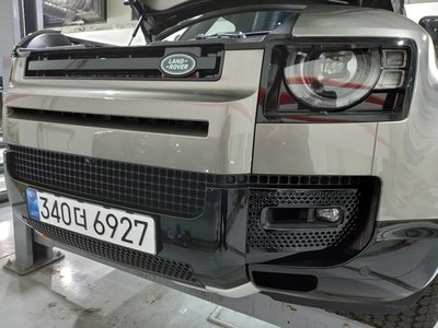 LAND ROVER DEFENDER - 1