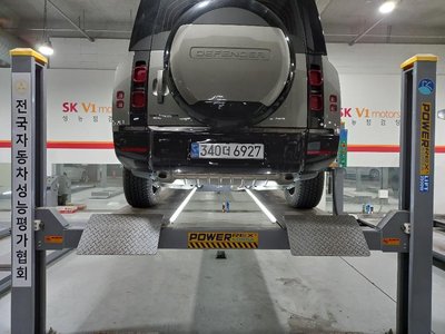 LAND ROVER DEFENDER - 3