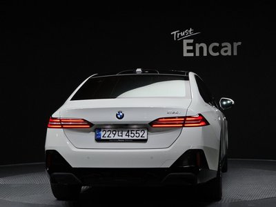2024 BMW 5 SERIES photo 3