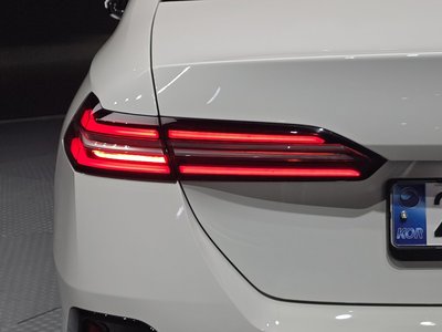 2024 BMW 5 SERIES photo 10