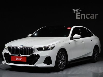 2024 BMW 5 SERIES photo 1
