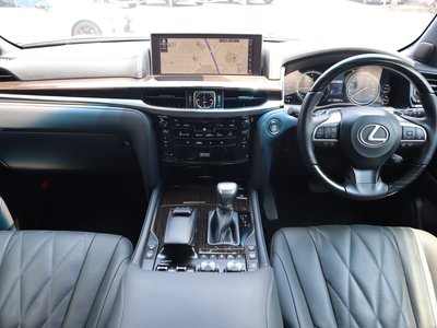 صورة 8 لـ 2020 Lexus LX