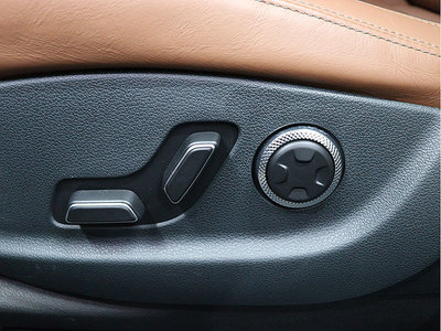 صورة 8 لـ 2023 Genesis GV70