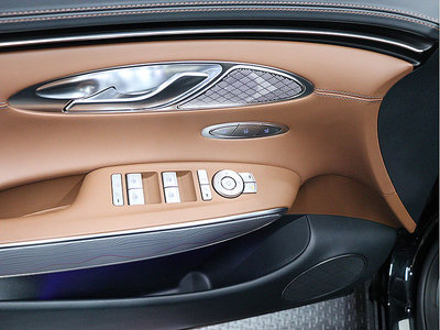 صورة 9 لـ 2023 Genesis GV70