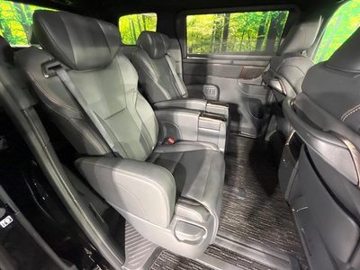 2025 Toyota ALPHARD — фото 9
