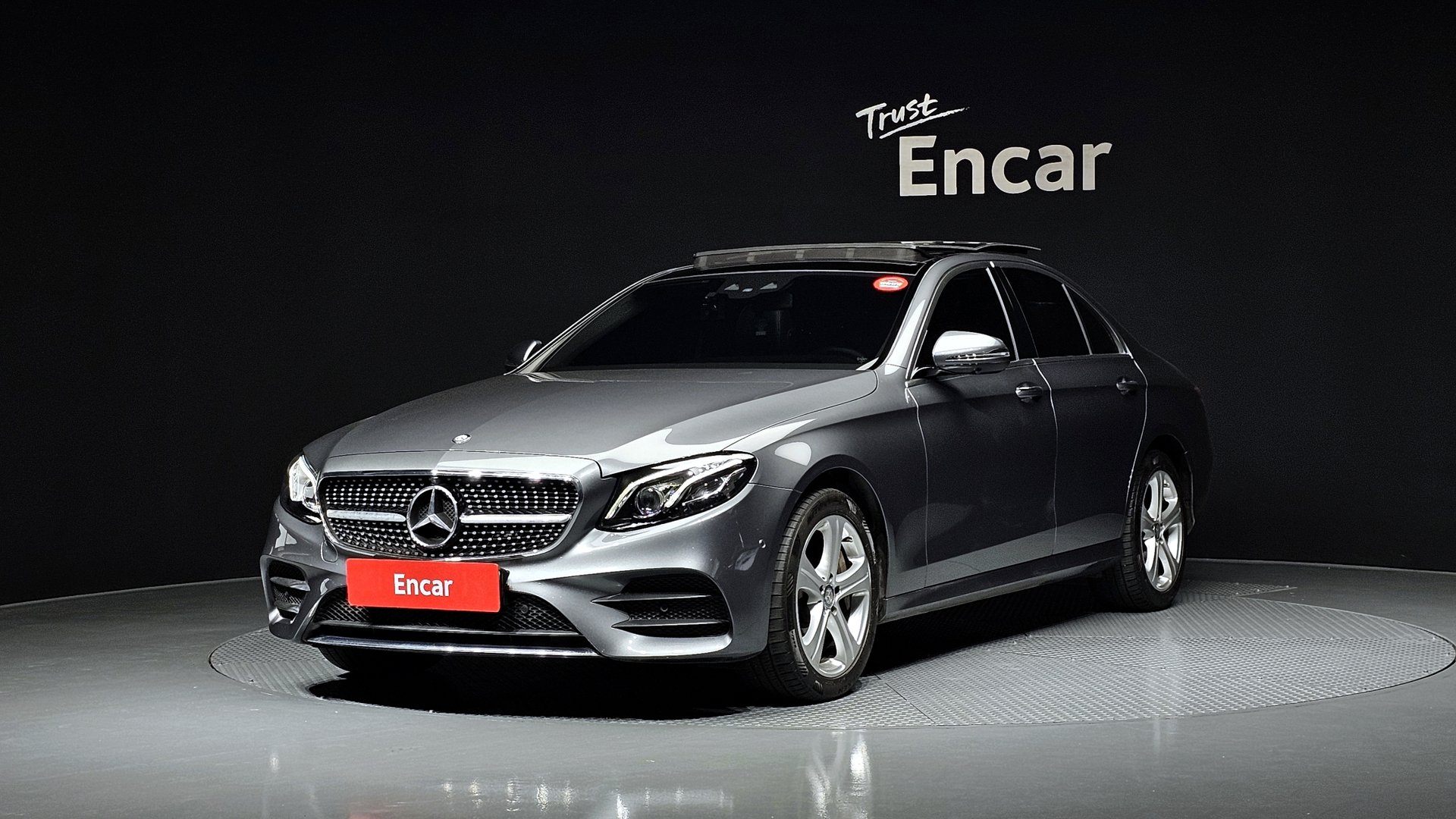 MERCEDES-BENZ E-CLASS - View 1