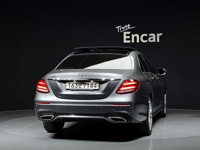 MERCEDES-BENZ E-CLASS - 4
