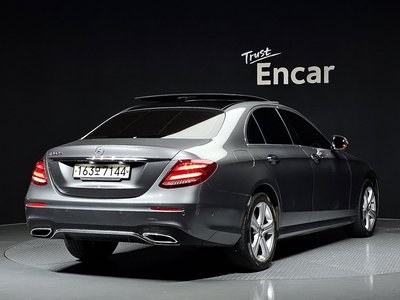 MERCEDES-BENZ E-CLASS - 3
