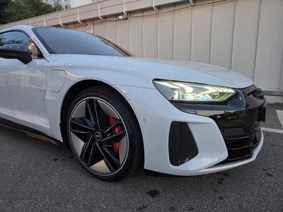 AUDI RS E-TRON GT - 6