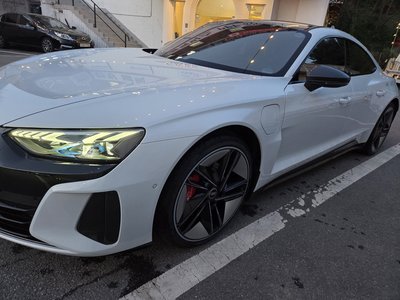 AUDI RS E-TRON GT - 2