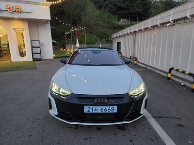 AUDI RS E-TRON GT - 1