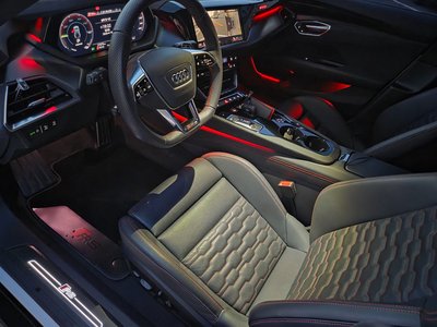 AUDI RS E-TRON GT - 5