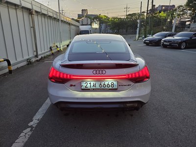 AUDI RS E-TRON GT - 3