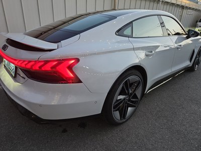 AUDI RS E-TRON GT - 4